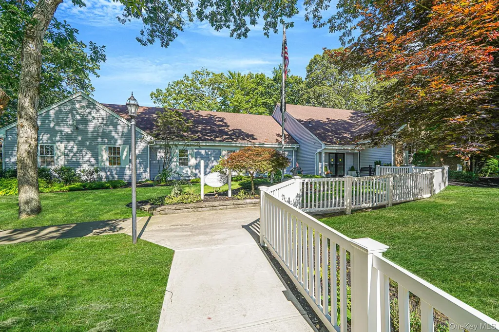 187 Edinburgh Drive Ridge NY 11961