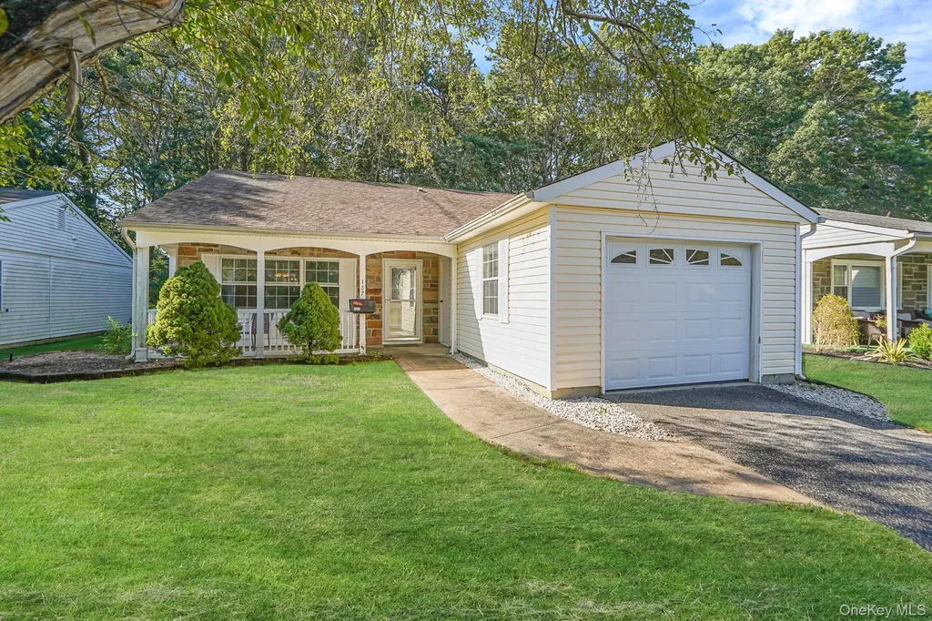 187 Edinburgh Drive Ridge NY 11961