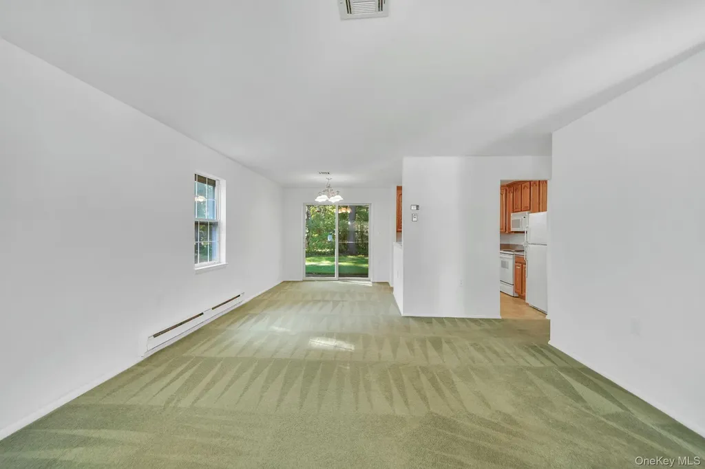 187 Edinburgh Drive Ridge NY 11961