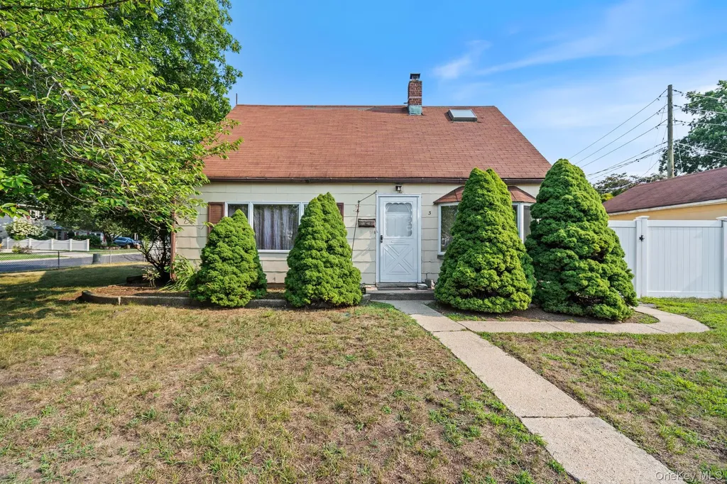 3 Clover Lane Levittown NY 11756