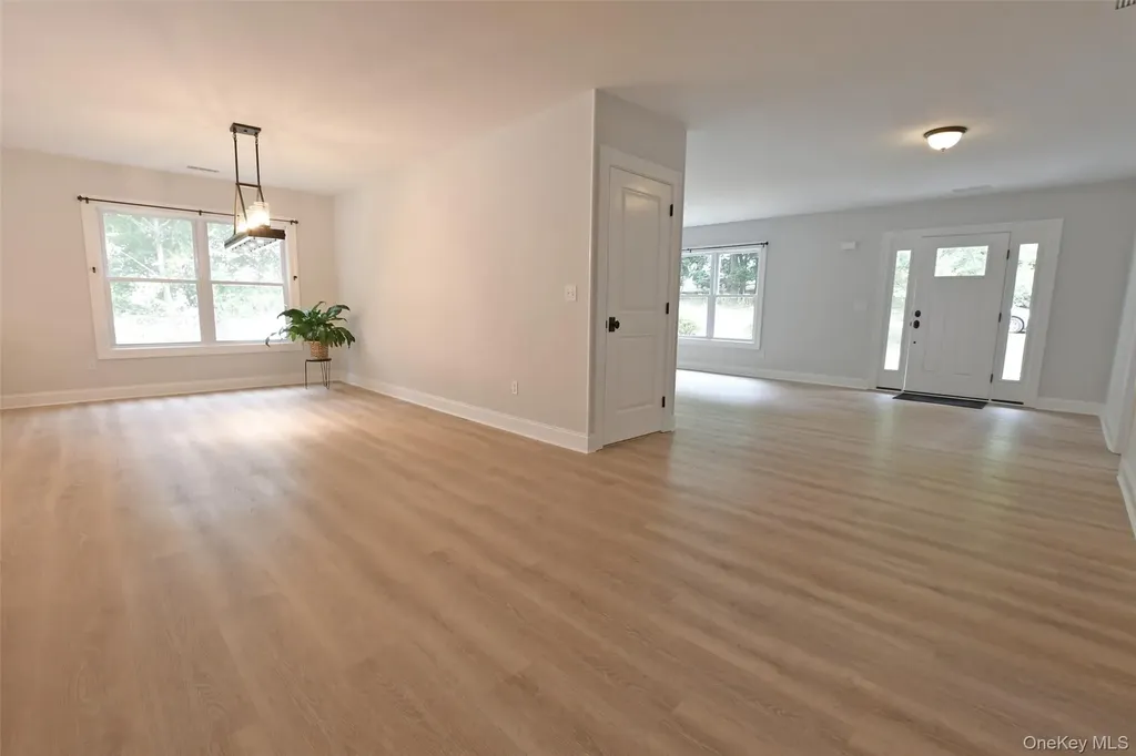 39 Hill Street E Wading River NY 11792
