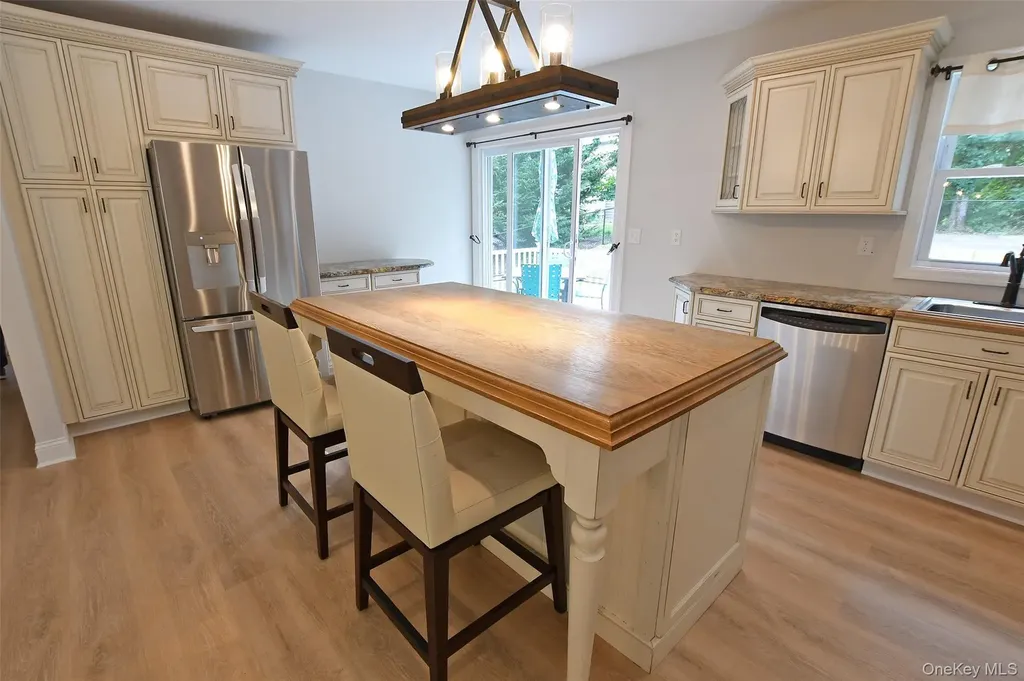 39 Hill Street E Wading River NY 11792