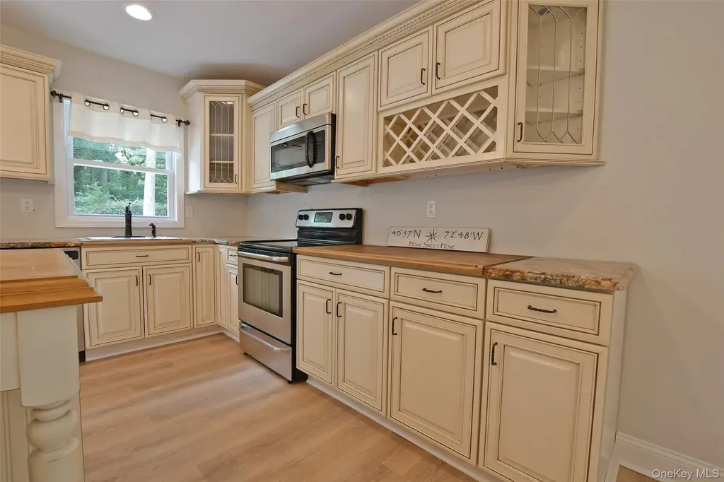39 Hill Street E Wading River NY 11792