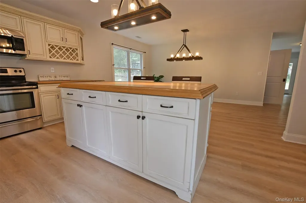39 Hill Street E Wading River NY 11792