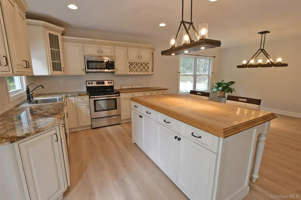 39 Hill Street E Wading River NY 11792