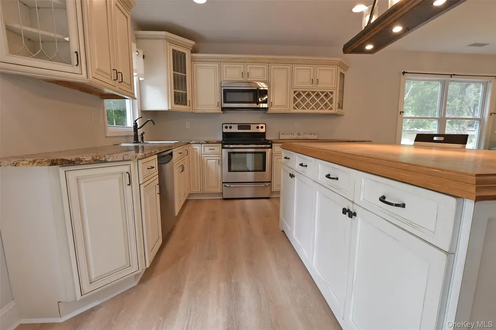 39 Hill Street E Wading River NY 11792