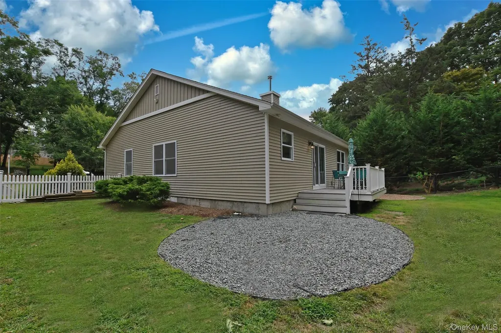 39 Hill Street E Wading River NY 11792