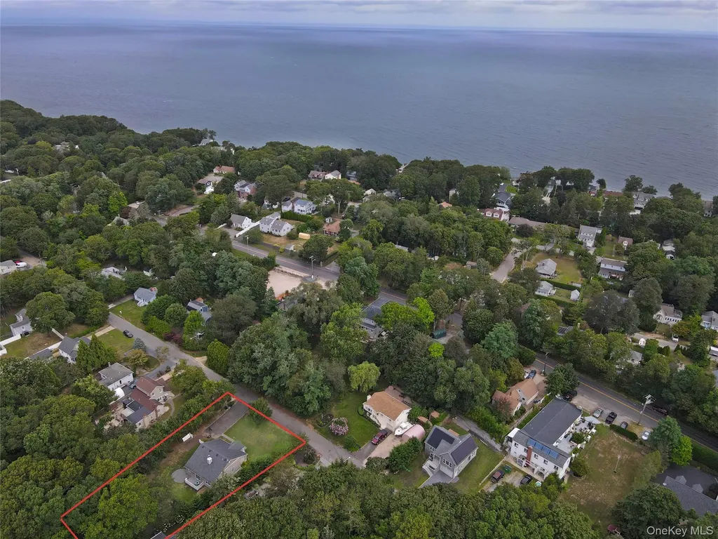 39 Hill Street E Wading River NY 11792
