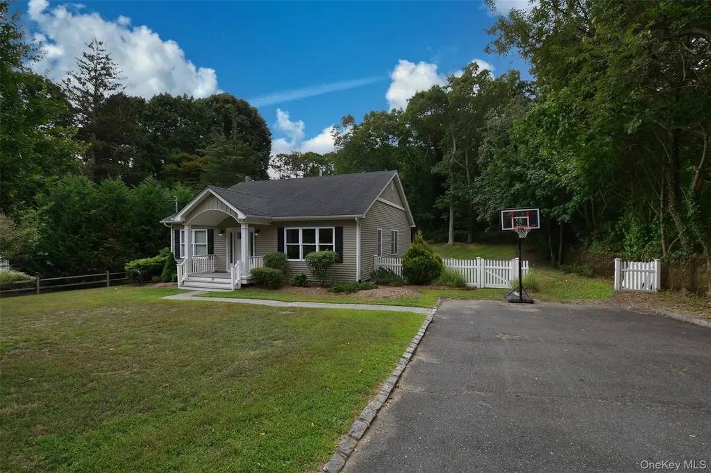 39 Hill Street E Wading River NY 11792
