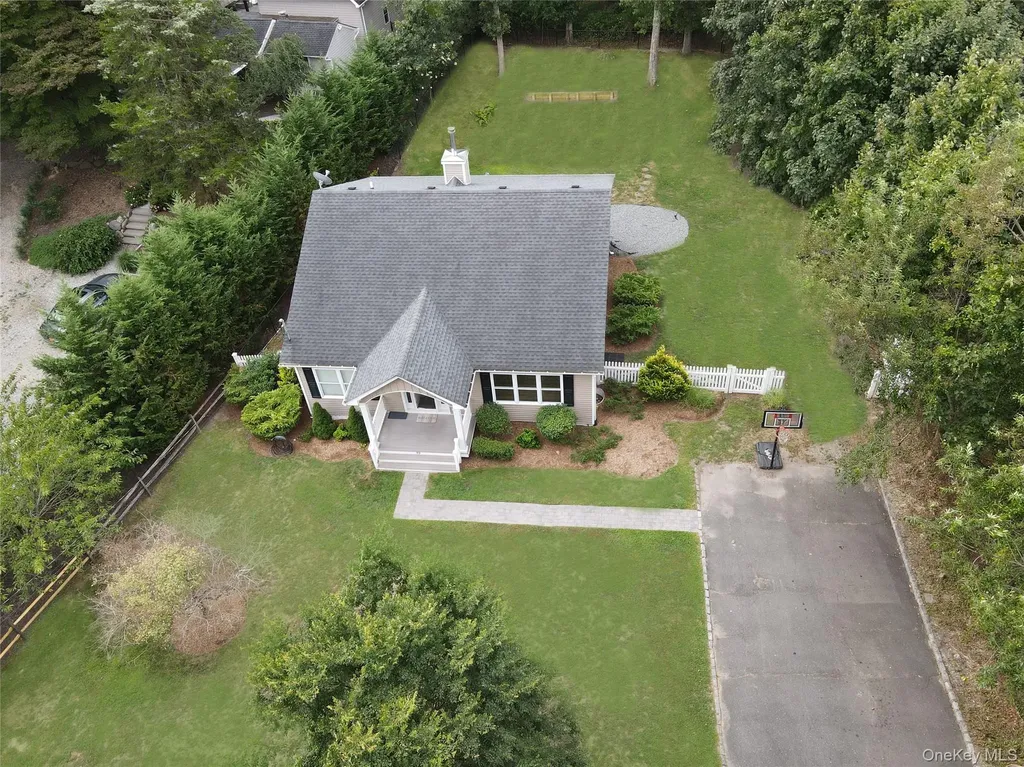 39 Hill Street E Wading River NY 11792