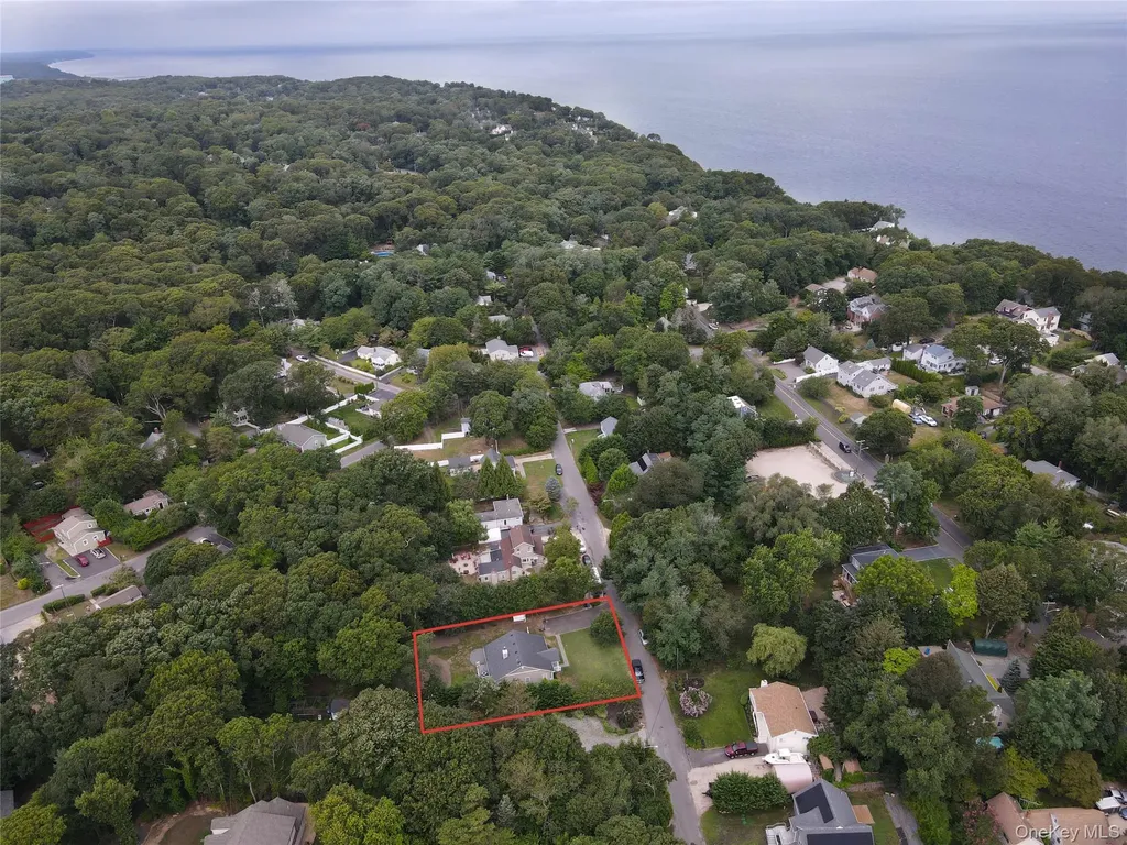 39 Hill Street E Wading River NY 11792