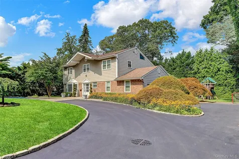 22 Wren Drive East Hills NY 11576