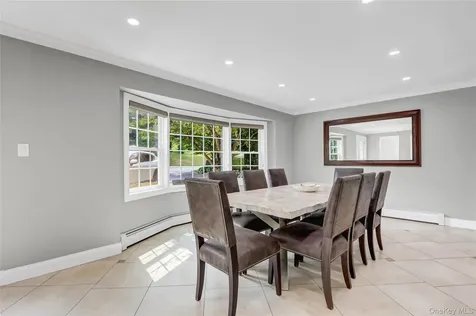 22 Wren Drive East Hills NY 11576