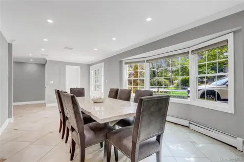 22 Wren Drive East Hills NY 11576