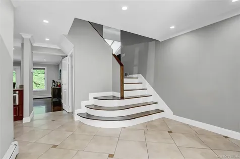 22 Wren Drive East Hills NY 11576