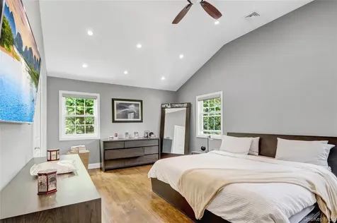 22 Wren Drive East Hills NY 11576
