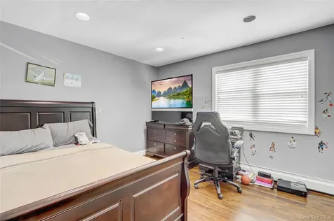 22 Wren Drive East Hills NY 11576