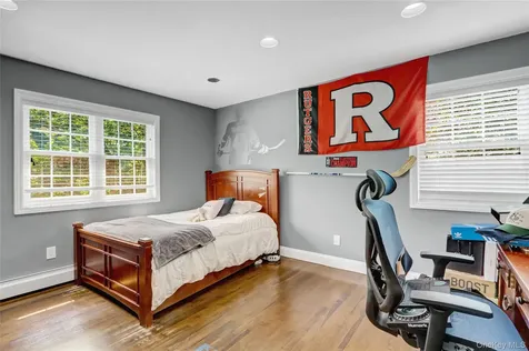 22 Wren Drive East Hills NY 11576