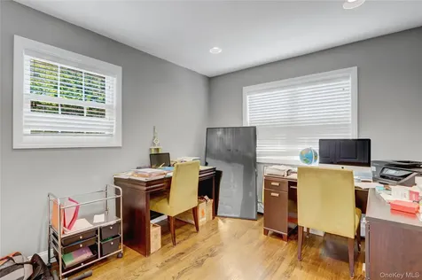 22 Wren Drive East Hills NY 11576