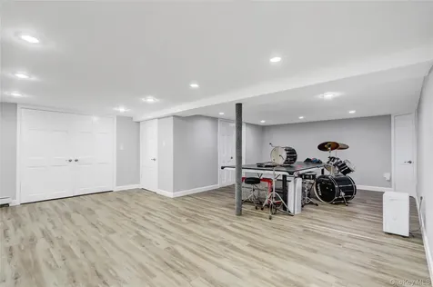 22 Wren Drive East Hills NY 11576