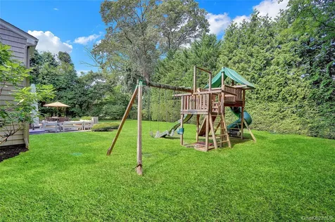 22 Wren Drive East Hills NY 11576