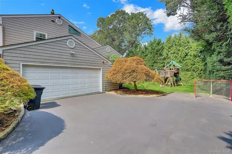 22 Wren Drive East Hills NY 11576