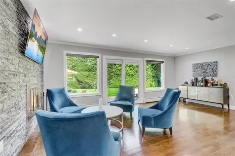 22 Wren Drive East Hills NY 11576