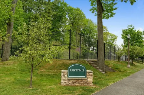 22 Wren Drive East Hills NY 11576