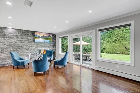 22 Wren Drive East Hills NY 11576
