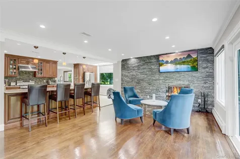 22 Wren Drive East Hills NY 11576