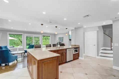 22 Wren Drive East Hills NY 11576