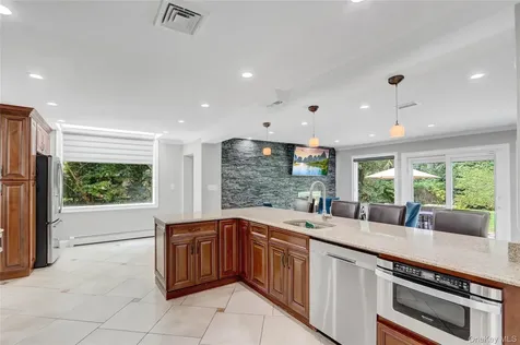 22 Wren Drive East Hills NY 11576