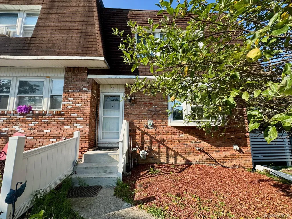 56 Chaucer Court Middletown NY 10941