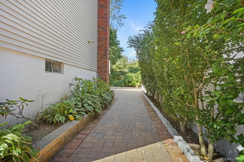 157 Warren Avenue Hawthorne NY 10532