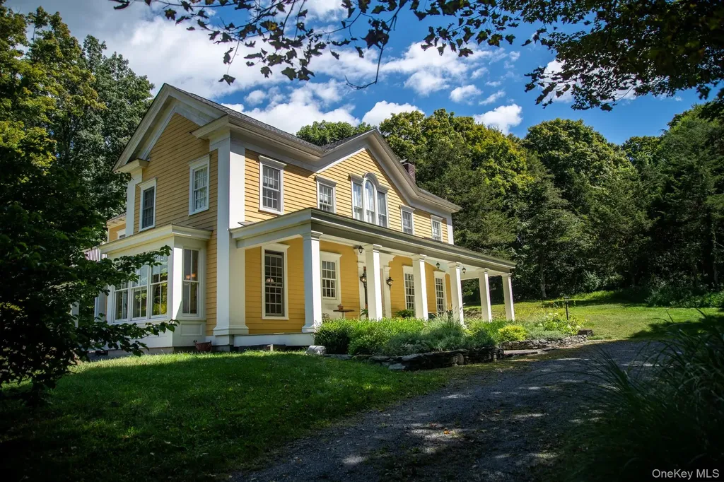 37 Morehouse Lane Red Hook NY 12571