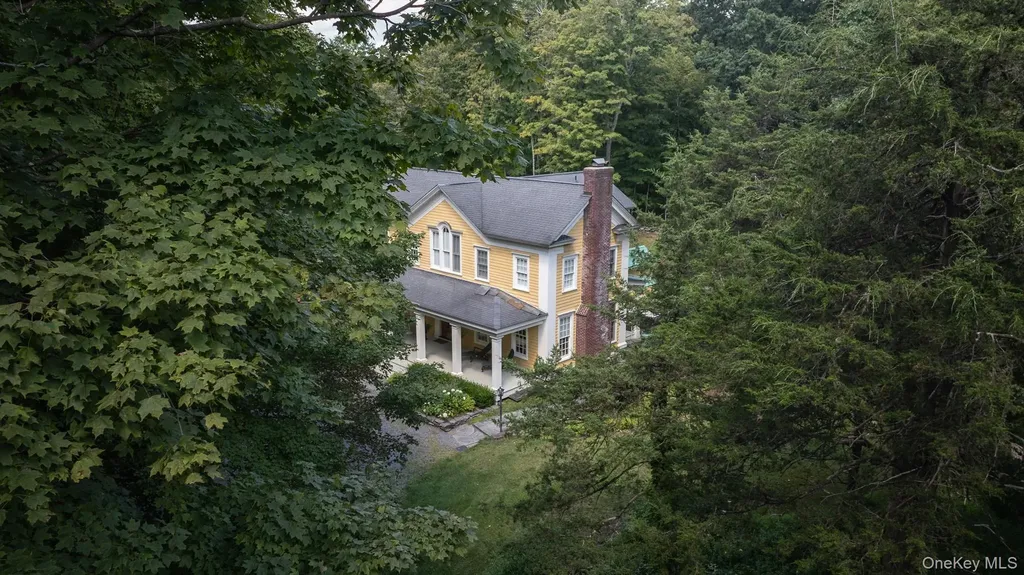 37 Morehouse Lane Red Hook NY 12571