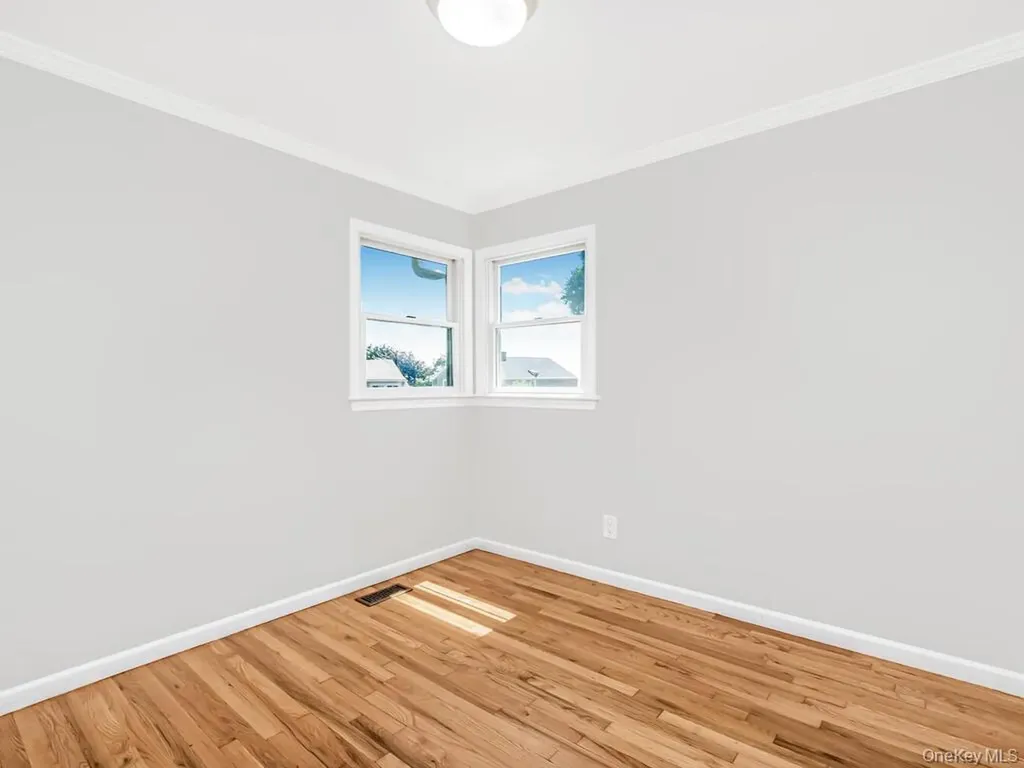 107 Kingsley Drive Yonkers NY 10710
