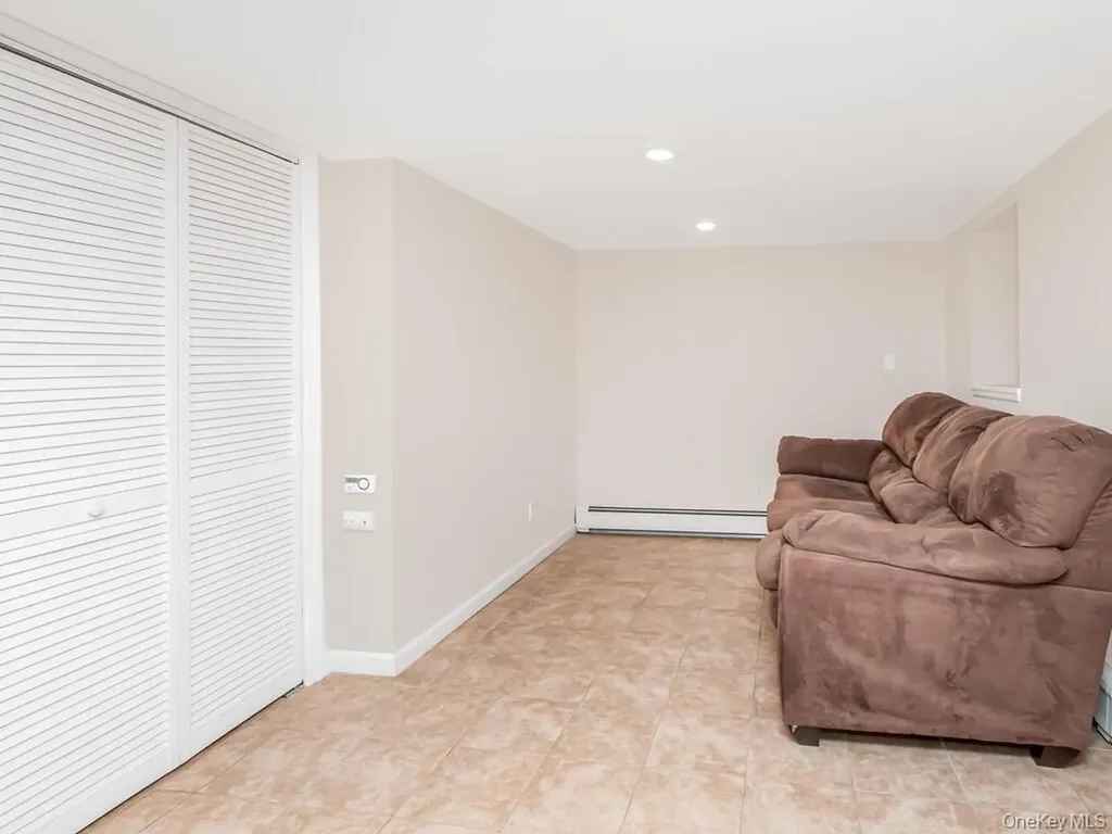 107 Kingsley Drive Yonkers NY 10710