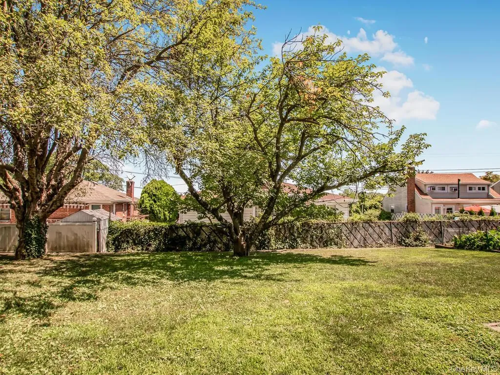 107 Kingsley Drive Yonkers NY 10710
