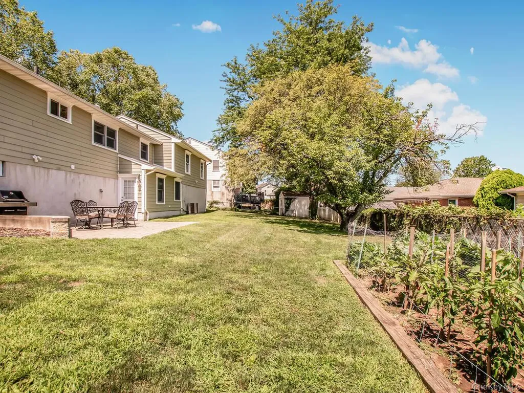 107 Kingsley Drive Yonkers NY 10710