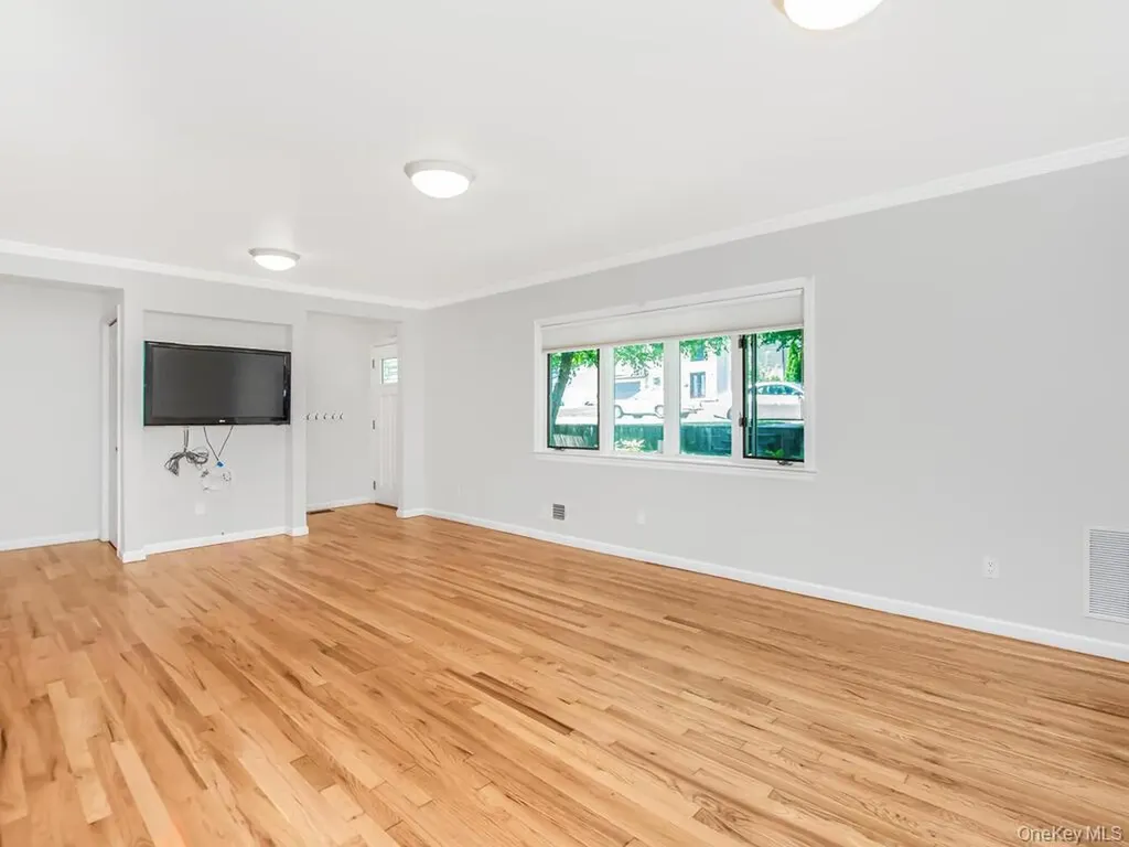 107 Kingsley Drive Yonkers NY 10710