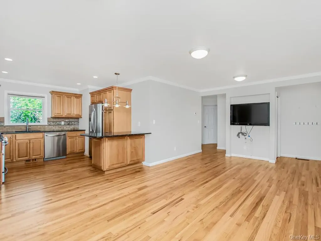 107 Kingsley Drive Yonkers NY 10710