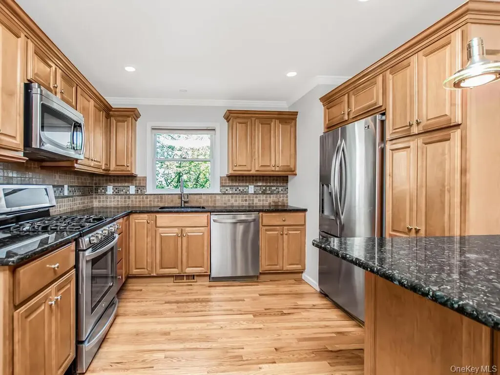 107 Kingsley Drive Yonkers NY 10710