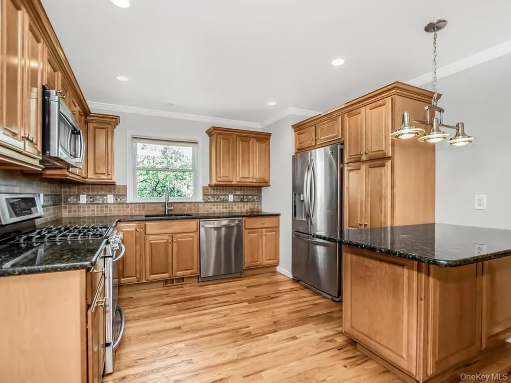 107 Kingsley Drive Yonkers NY 10710