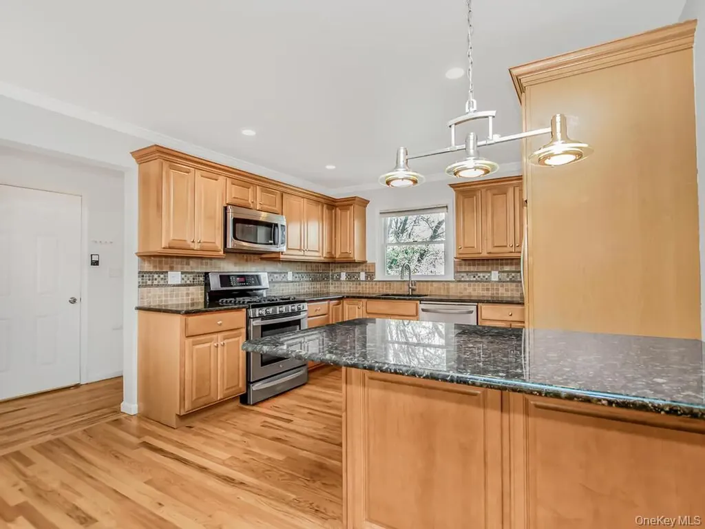 107 Kingsley Drive Yonkers NY 10710