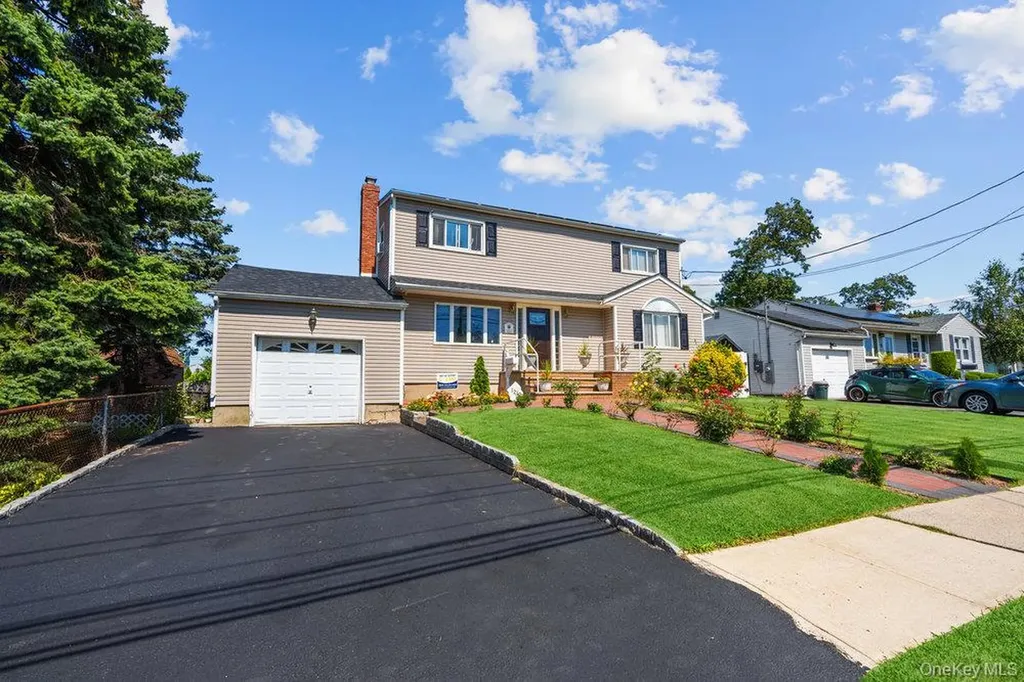 1212 Herzel Boulevard West Babylon NY 11704