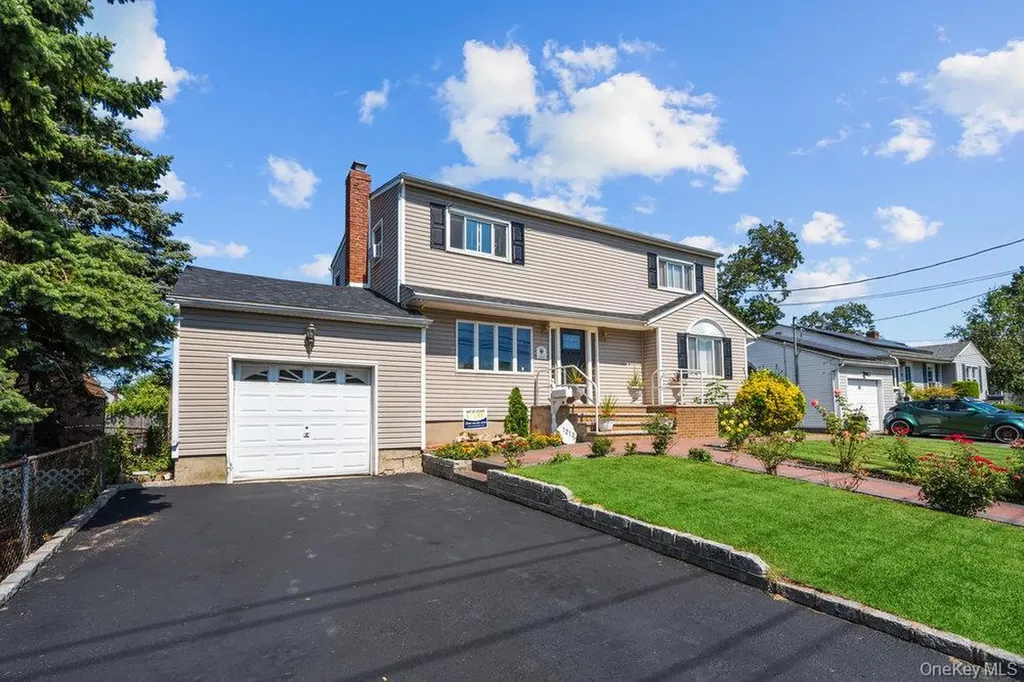 1212 Herzel Boulevard West Babylon NY 11704