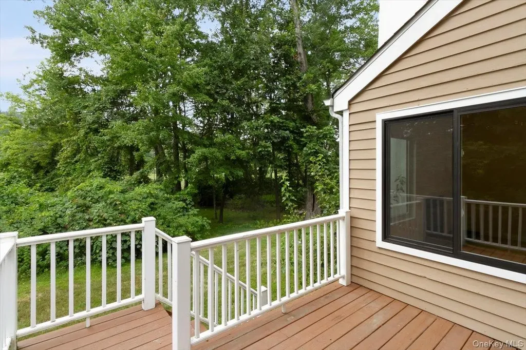 44 Brook Farm Close Chappaqua NY 10514