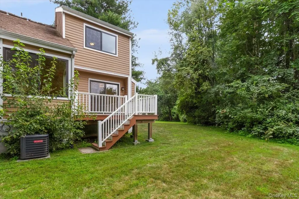 44 Brook Farm Close Chappaqua NY 10514