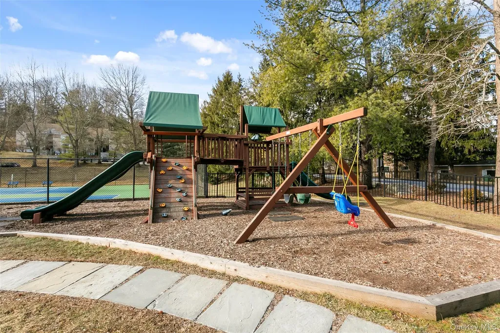 44 Brook Farm Close Chappaqua NY 10514